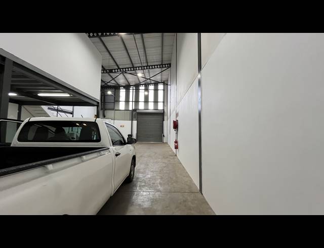 246M² WAREHOUSE TO LET IN MEADOWDALE